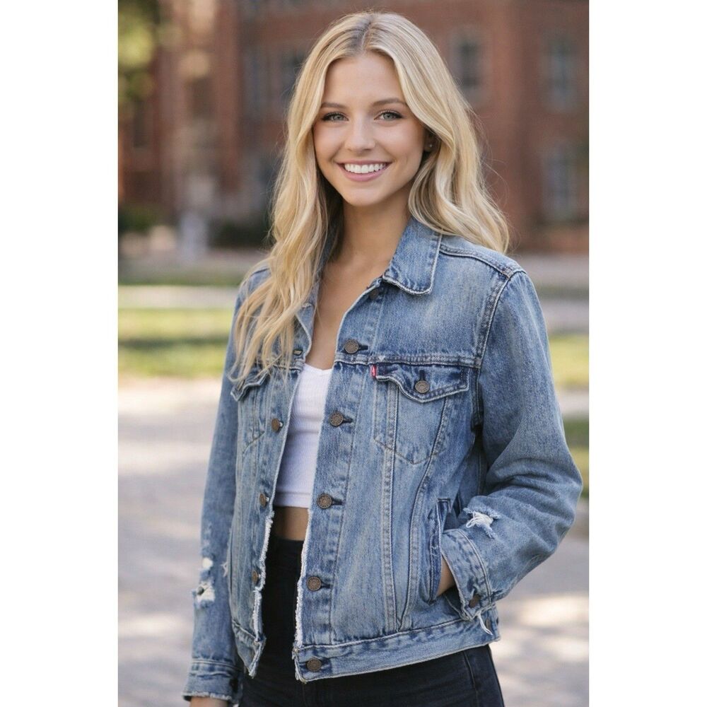 Levi’s Womens Size Small Distressed Denim Trucker‎ Jacket Blue Button Front